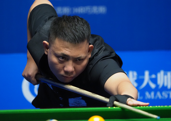 在赛场上表 在赛场上表