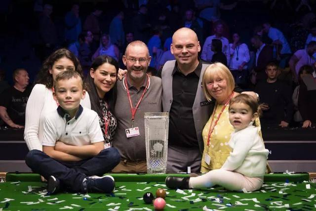 一步强调了 一步强调了