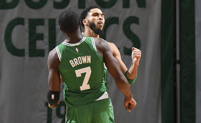 更像是一位 更像是一位