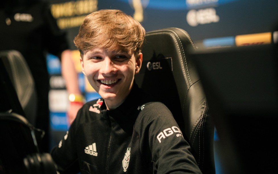 即使她目前 即使她目前